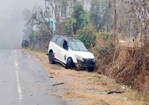 Bilaspur: शिमला मटौर नैशनल हाईवे पर कार दुर्घटनाग्रस्त, चालक गंभीर रूप से घायल